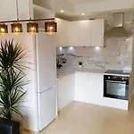 Piso Moderno Con Wifi Y Piscina